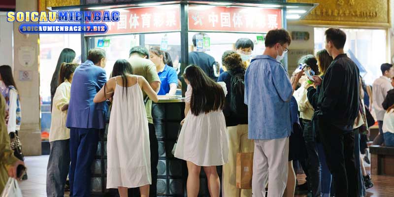 Người trẻ Trung Quốc xem xổ số như lối thoát giữa áp lực việc làm